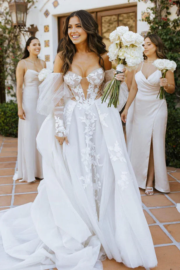 Hermoso vestido de novia de tul con hombros descubiertos y apliques en forma de A para playa
